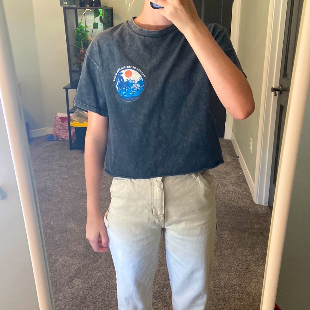 Cute surf shirt!